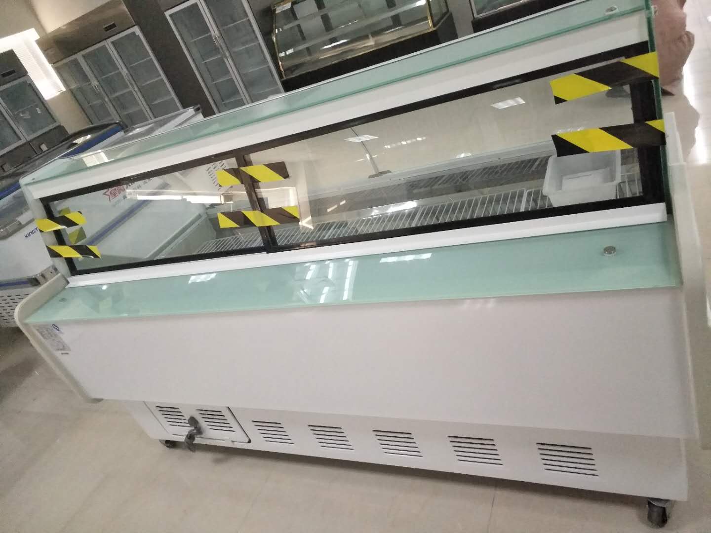 ¿Con qué frecuencia debe limpiarse un escaparate de carne